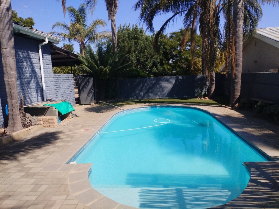 4 Bedroom Property for Sale in Amandelrug Western Cape